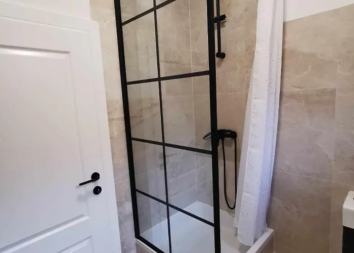 דירה And זאדאר