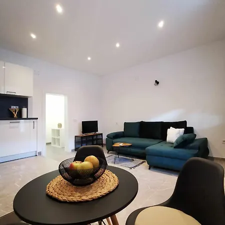 Appartement And *
