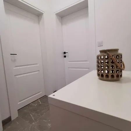 Appartement And *